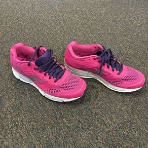 Mizuno women’s tennis shoes